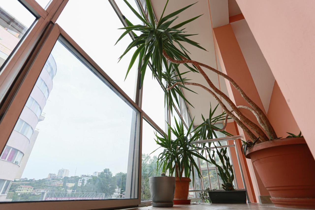 Helia's Shkembi Kavajes Apartment *