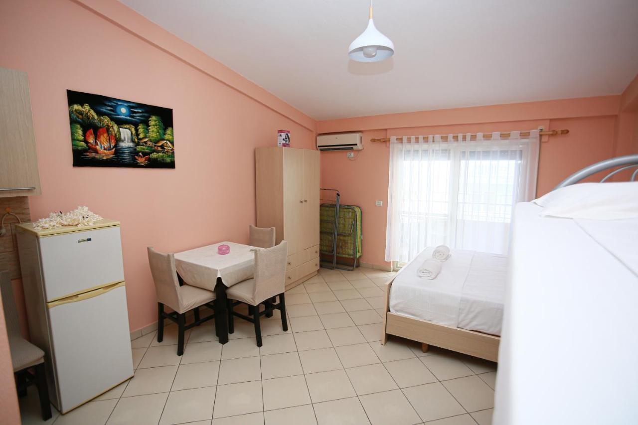 Helia's Shkembi Kavajes Apartment *